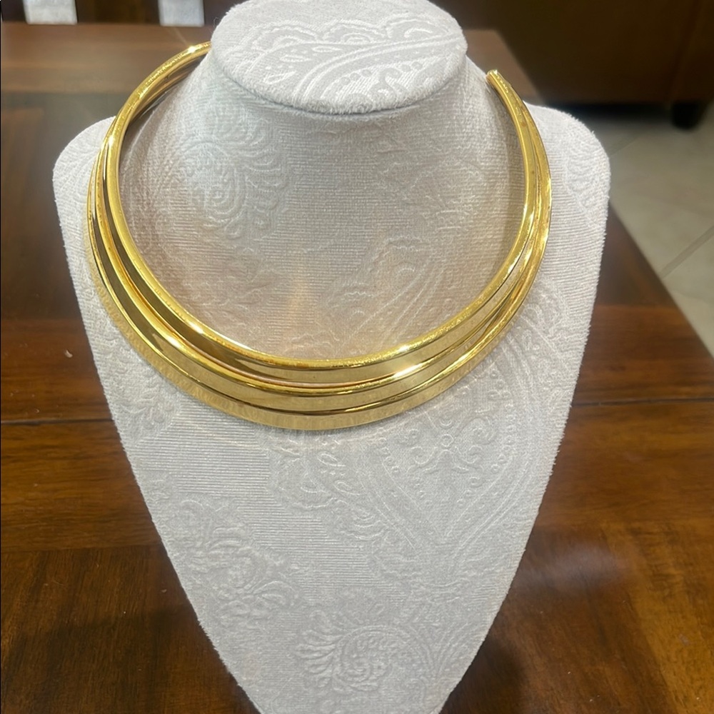 Elegant Gold Choker Necklace